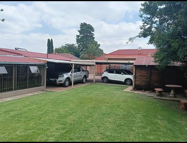 5 BEDROOM HOUSE FOR SALE IN SELECTION PARK